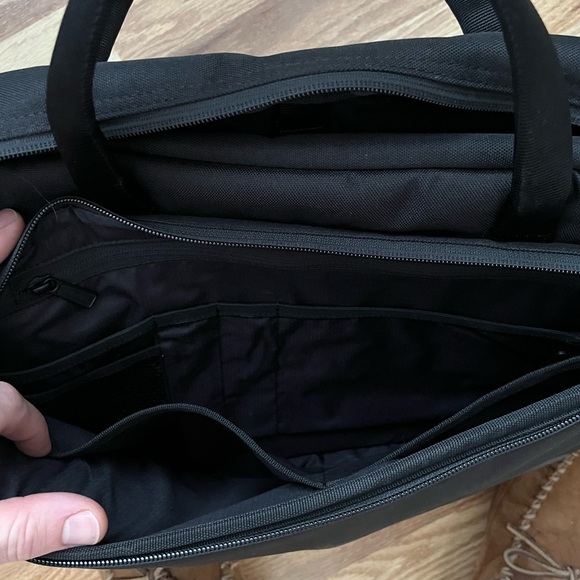 Herschel Gibson Tech Messenger Bag - Black - Picture 9 of 10